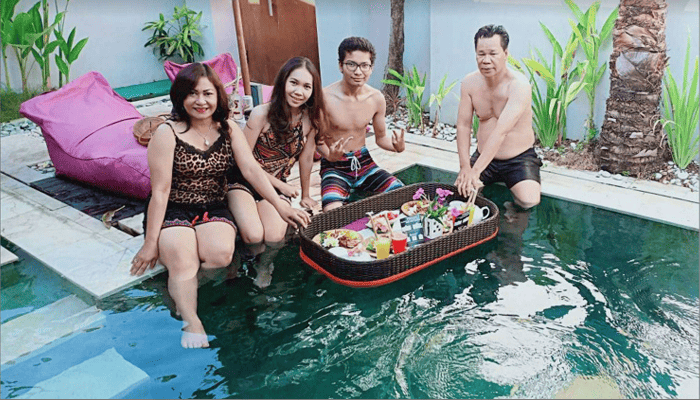 Floating breakfast 1